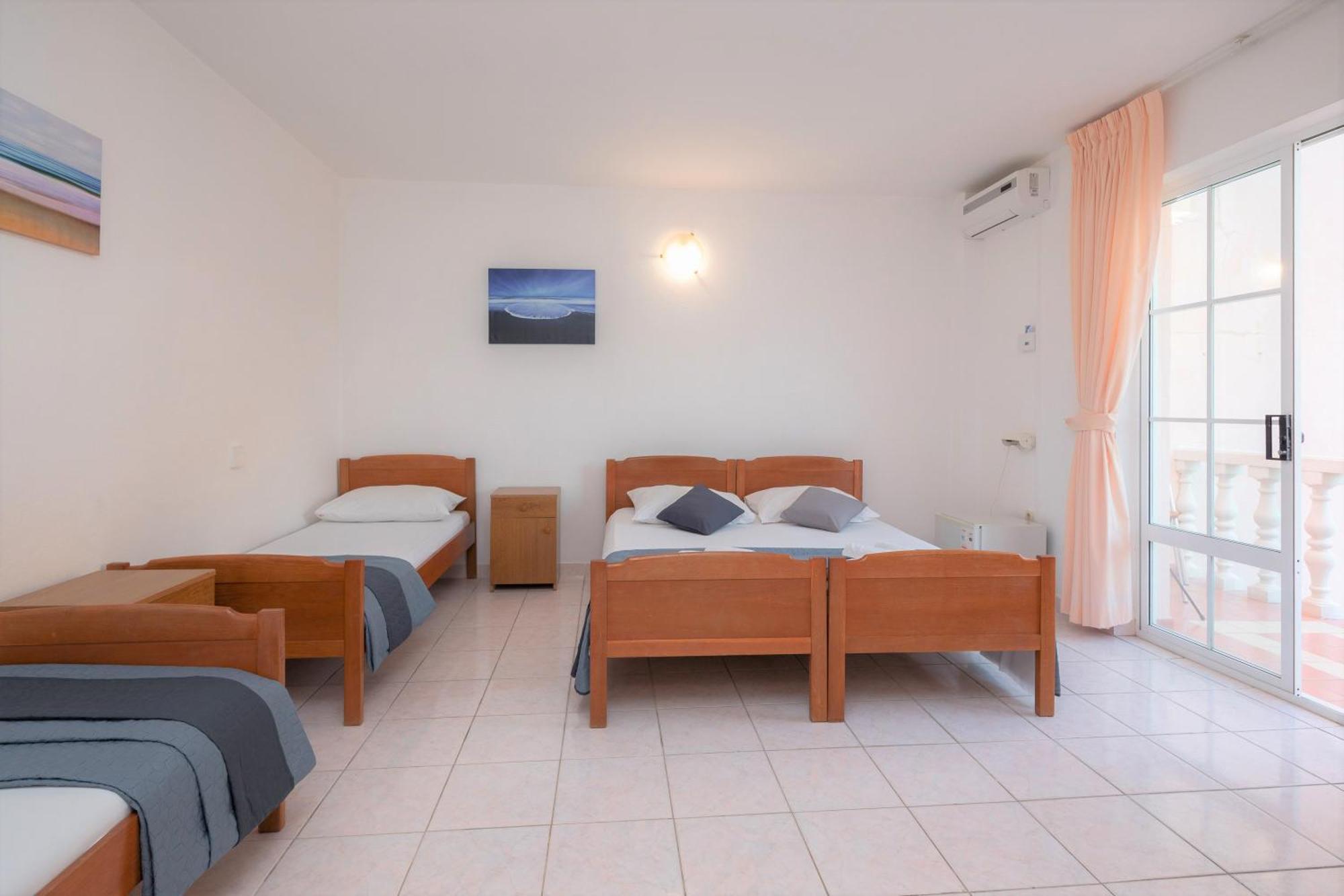 Family Beach Rooms Omiš Rom bilde